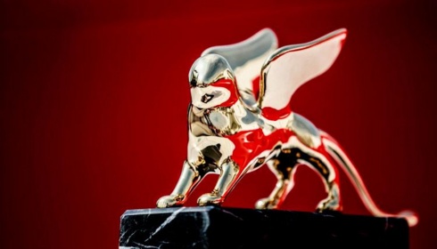 FC Bergman ontvangt Zilveren Leeuw op Biennale van Venetië