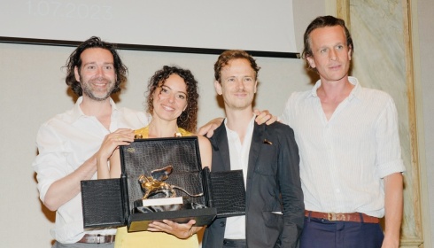 FC Bergman ontvangt prestigieuze Zilveren Leeuw op Biennale van Venetië